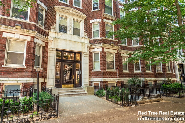 Building Photo - 24 Queensberry St Unit 12A