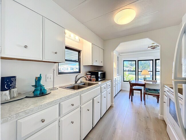 Photo - 909 Sequoia St