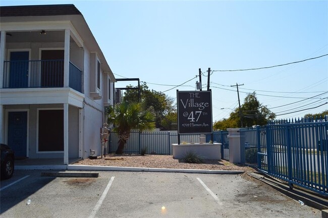 Building Photo - 4709 Harmon Ave Unit 420