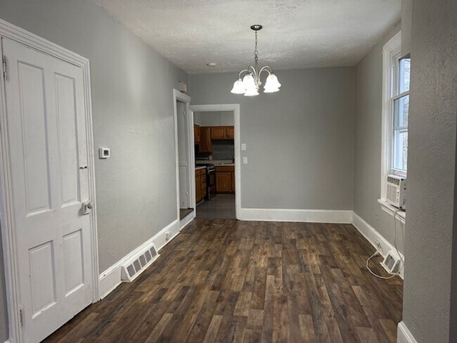 Photo - 737 Girard St