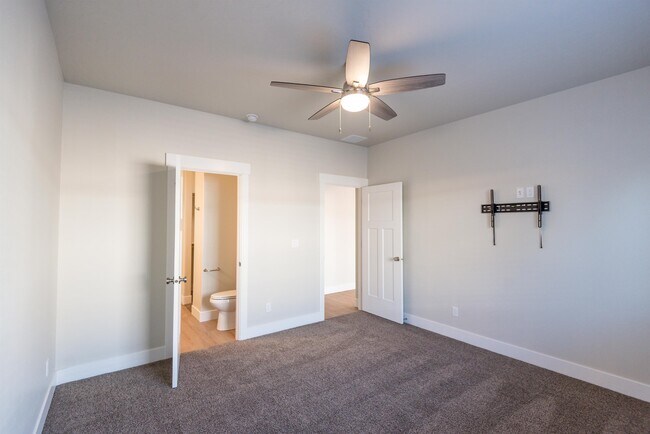 Photo - 304 Johnson Rd