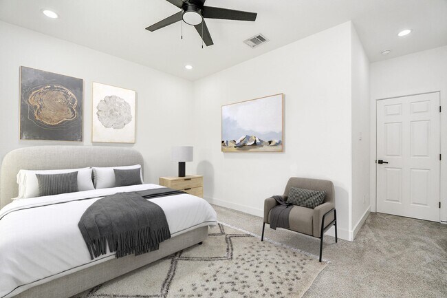 Photo - 9734 Pelsey St