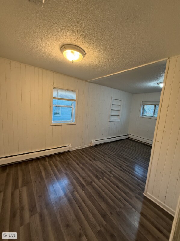 Photo - 715 Dewey Ave N