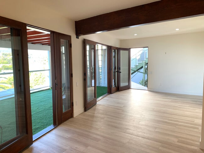 Open concept living - 139 Ocean Ave Unit 6