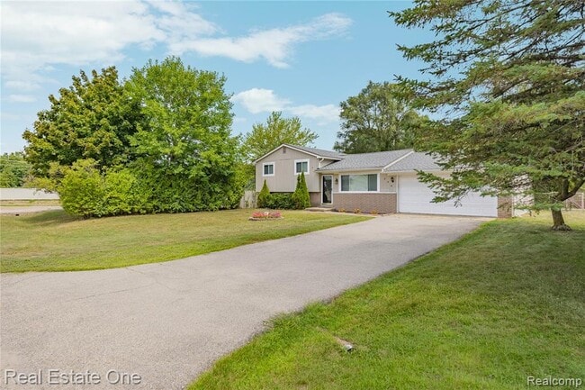 Photo - 348 Decca Dr