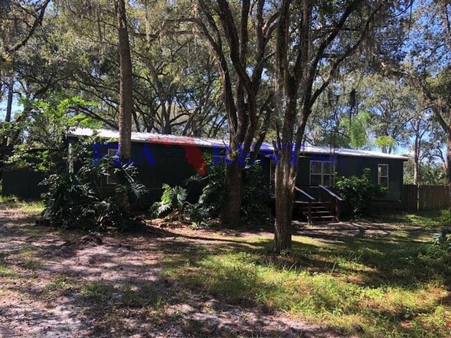 Building Photo - **Large 3/2 Lake front home on spacious, s...