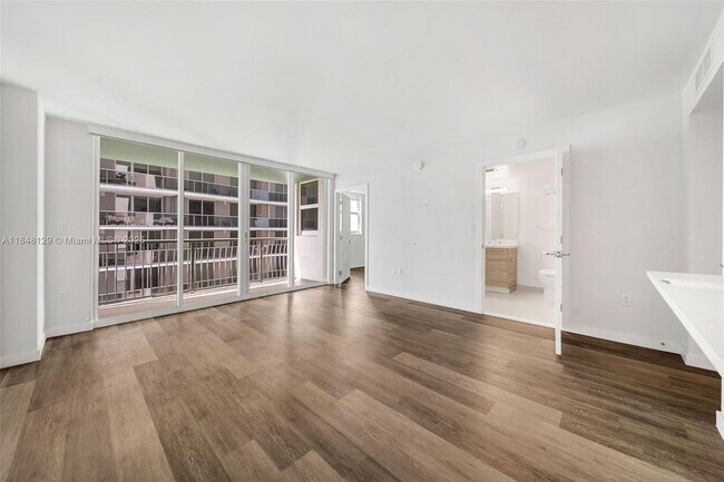 Building Photo - 1756 N Bayshore Dr Unit 30H Rental