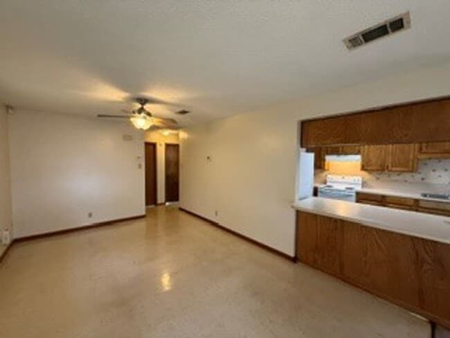 Photo - 610 Old Covington Hwy Unidad A