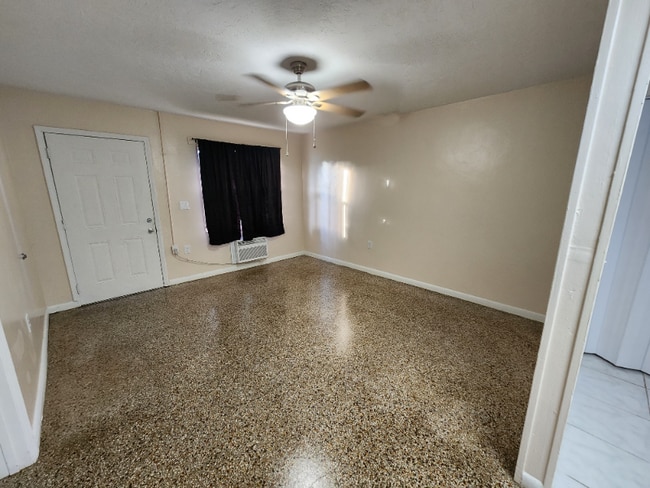 Photo - 3080 41st St