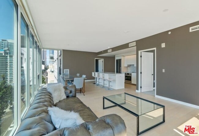 Photo - 1050 S Grand Ave Unidad 1001