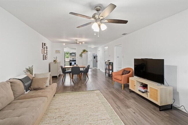 Photo - 3604 Clawson Rd Unit 203