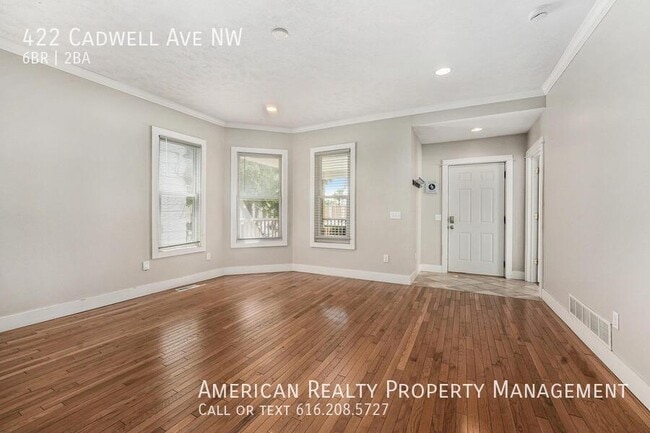 Photo - 422 Cadwell Ave NW