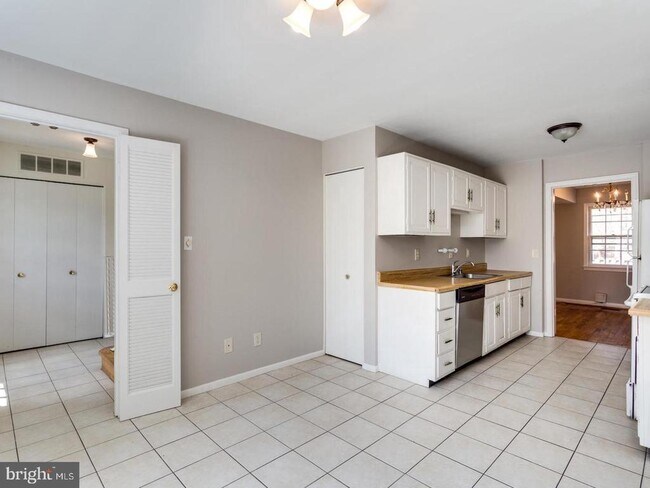 Photo - 2302 Wheystone Ct