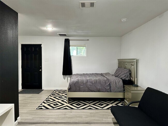 Photo - 4802 Elser St