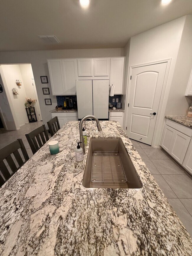 Photo - ***MOVE IN SPECIAL!!!! JULY RENT FREE!!!! Pristine 3 bedroom 2 bath with den on Eastside!!!
