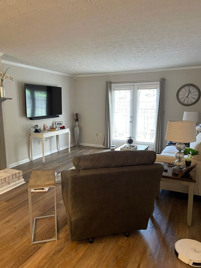 Photo - 104 Montclair Dr