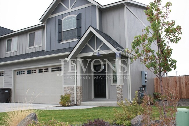 Building Photo - Charming 3 bedrooms homes with two-car garage, fully fenced backyard, minutes away from Yakima Va...