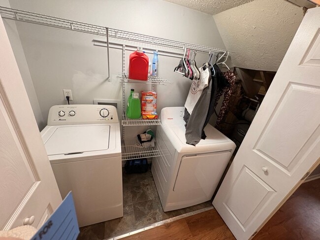 Photo - JAMESTOWN #30 | 2B/2.5B PRELEASING