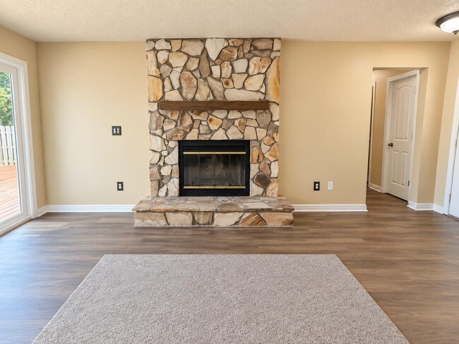 3022 Blue Pine Ln