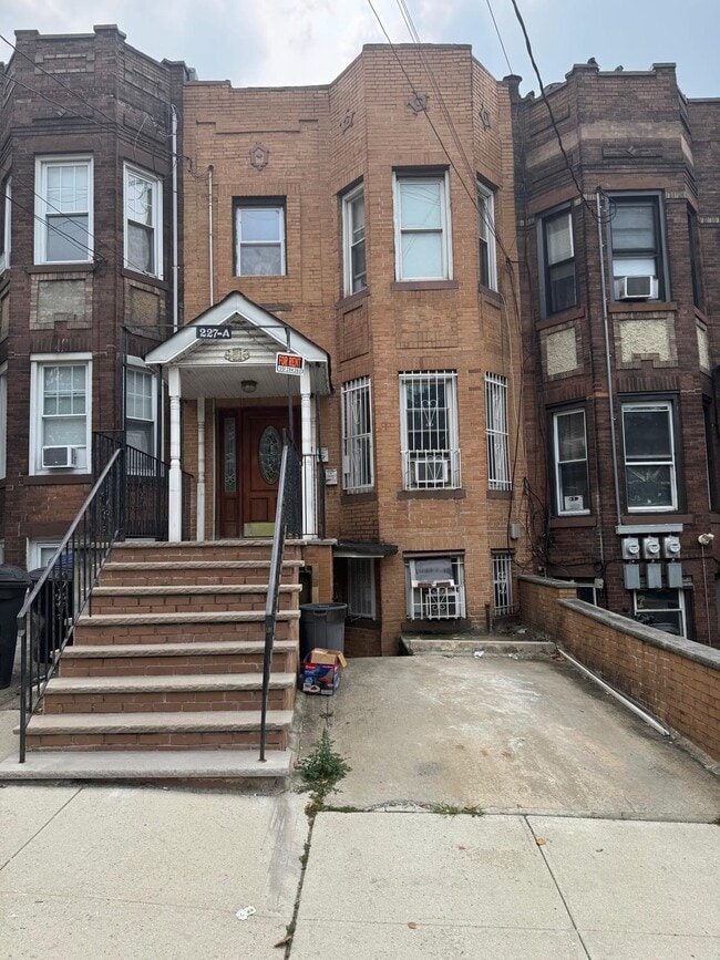 Building Photo - 227A Manhattan Ave Unit 1 Rental