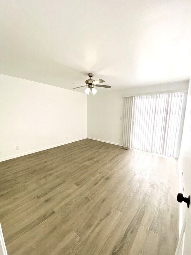 Photo - 629 W Streamwood Blvd