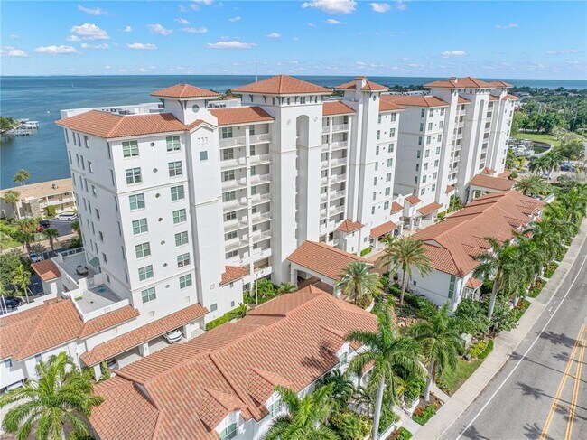Building Photo - 1325 Snell Isle Blvd NE Unit 812
