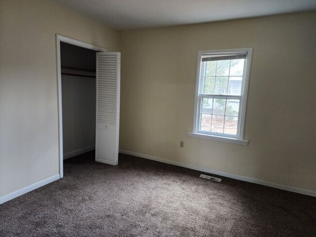 Photo - 2 Bedroom Home with Large Kitchen. Pet Friendly!!!