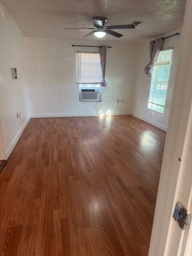 114 Melton St