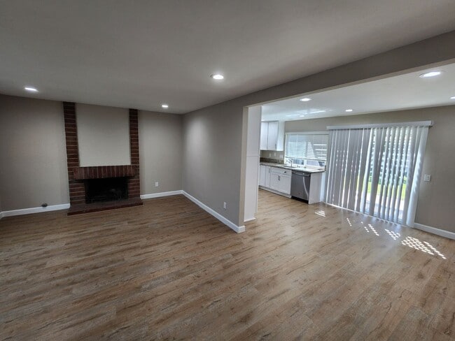 Photo - Single Story 2 Bedroom House - Completely Remodeled