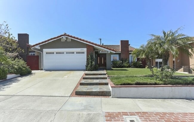 Photo - Beautiful 3 Bedroom, 2 Bathroom House w/ a Pool For Rent in Mission Viejo!