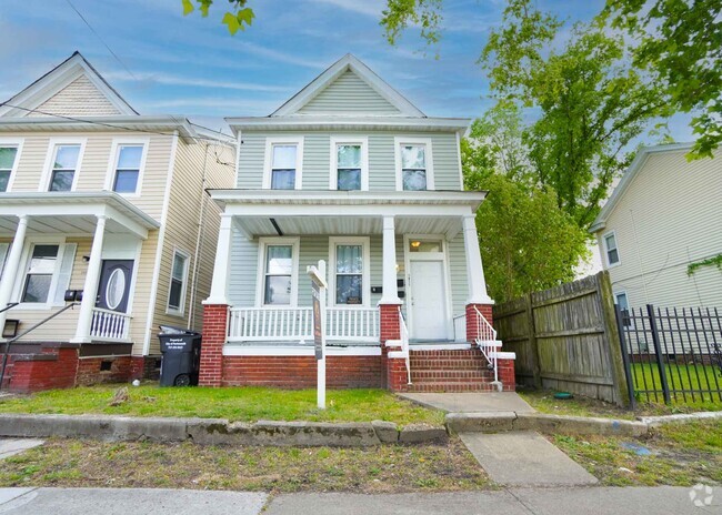 Building Photo - 1911 High St Unit A Rental