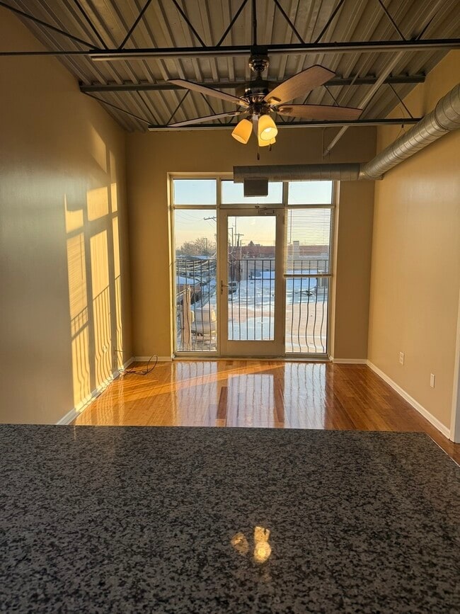 Photo - 127 N 19th Ave