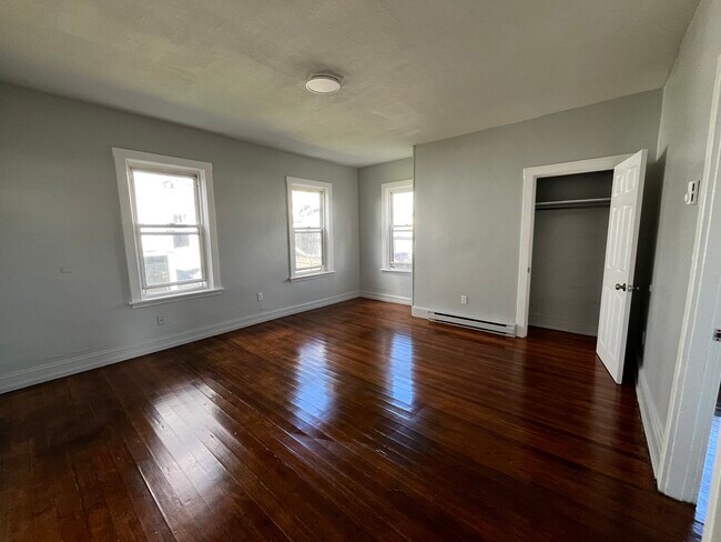558 Plymouth Ave Unidad 1L