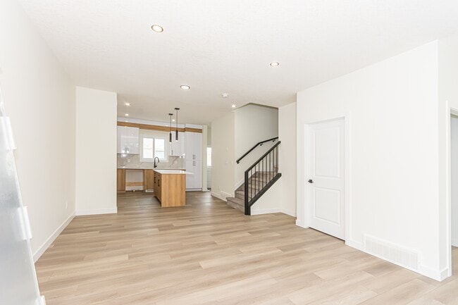 Photo - 15103-15196 96 Ave NW Unit 15105 Main