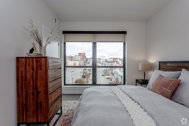 2BR, 2BA - 1283 SF