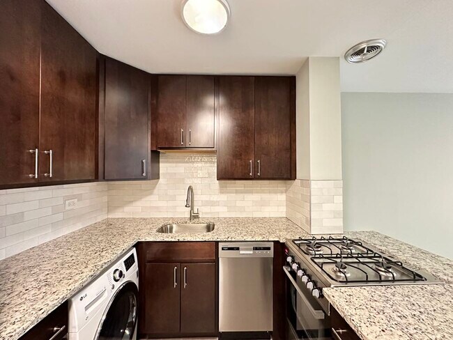 Photo - 448 W Barry Ave Unit 813