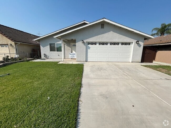 Building Photo - Newly Remodeled Rental