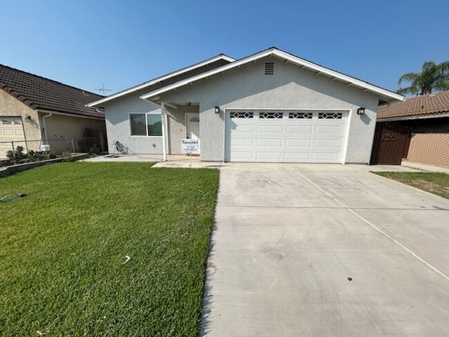 Building Photo - Newly Remodeled Rental