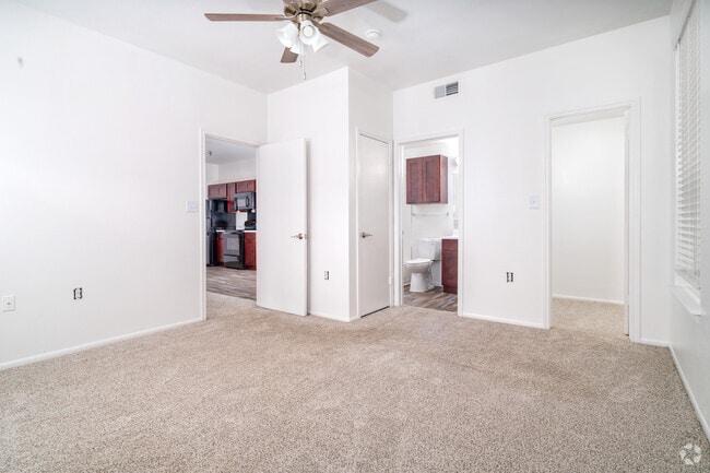 1 habitación, 1 baño - 675 pies cuadrados - Dormitorio - Trails at River Road (Boerne Creekside)