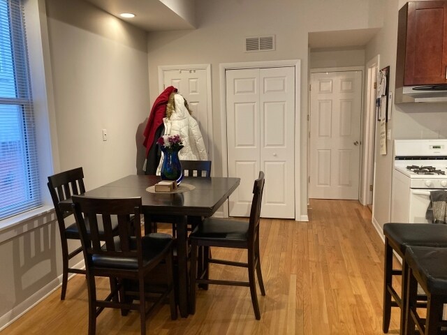 Photo - 1735 W Crystal St Unit 2F