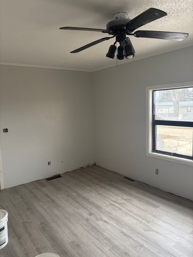 Photo - 1213 E Carol St