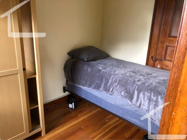 Photo - 9/1 No Fee! Sunny, charming 1BR near Kenmore, Audobon Circle!