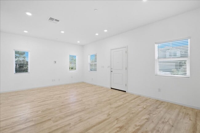 1229 Rojo St