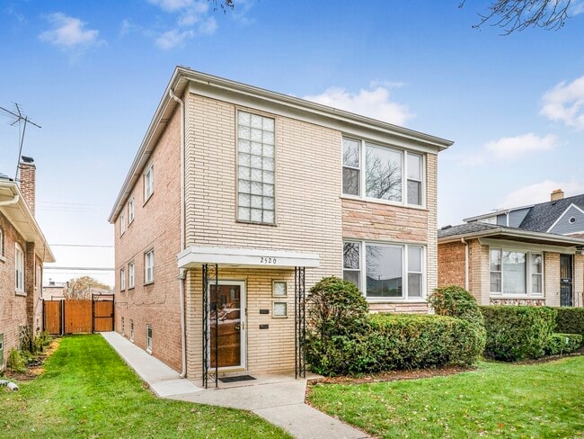 Building Photo - 2520 N Neva Ave Unit 2