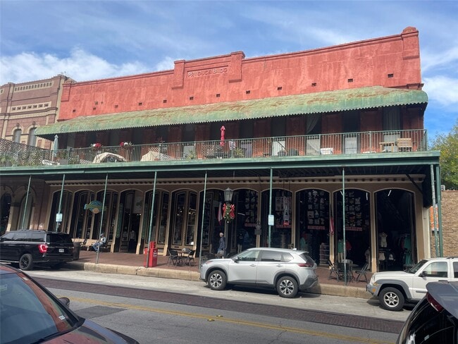 Building Photo - 2116 The Strand Unit 202