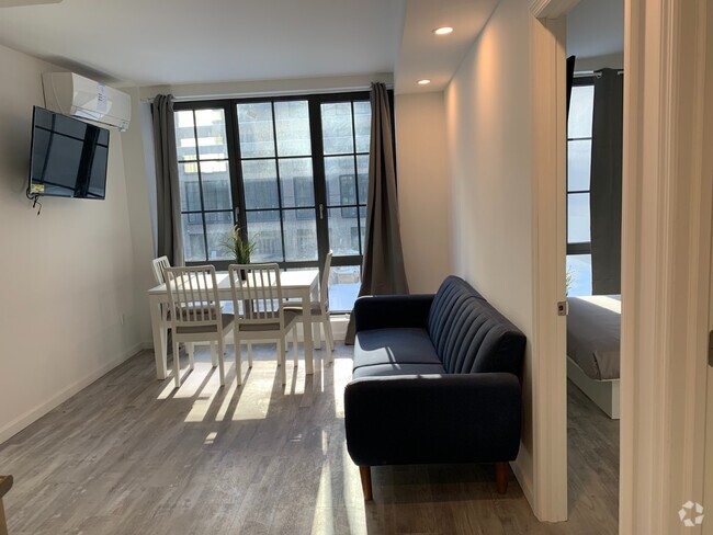 Building Photo - 433 W 53rd St Unit 2D Rental