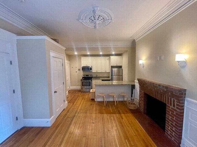 Building Photo - 591 Beacon St Unit 2 Rental