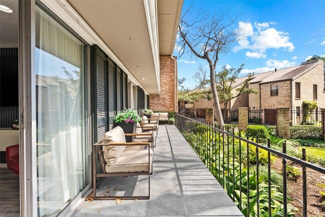 Building Photo - 604 S Ripple Creek Dr Unit 604