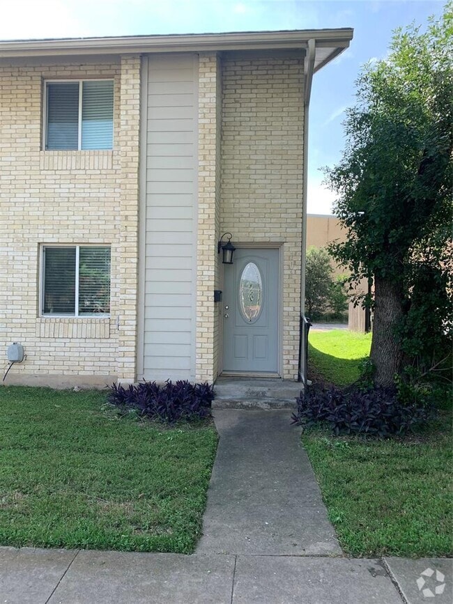 Building Photo - 8811 Dawnridge Cir Rental