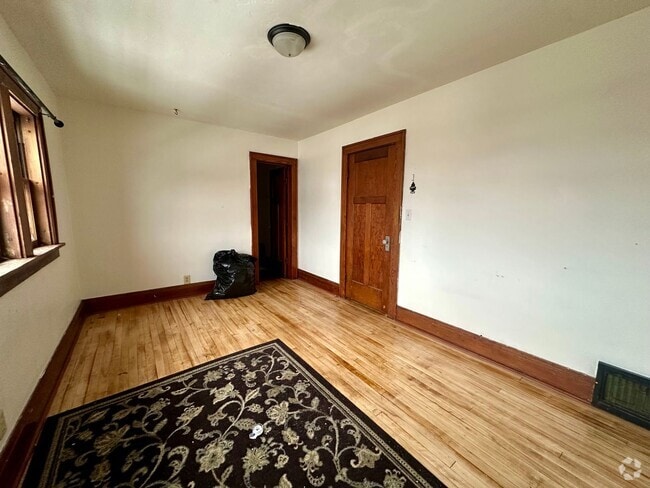 Building Photo - 733 S 6th Ave Unit Upper Rental